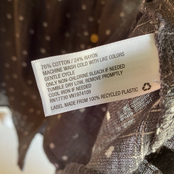 ⚡️3 for $17!⚡️ Universal Thread Polkadot Boxy Button Down - Picture 4 of 4